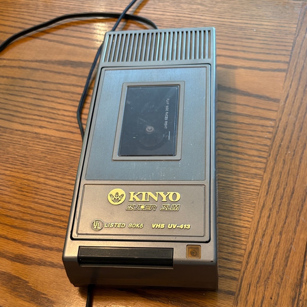 KINYO Super Slim VHS UV-413 Tape Player - Gray